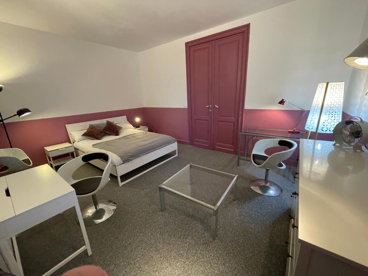 Le Village D'Ezra Anderlecht Bagian luar foto
