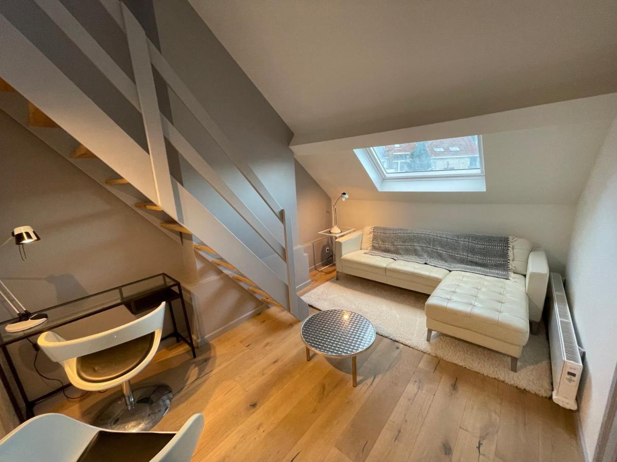 Le Village D'Ezra Anderlecht Bagian luar foto