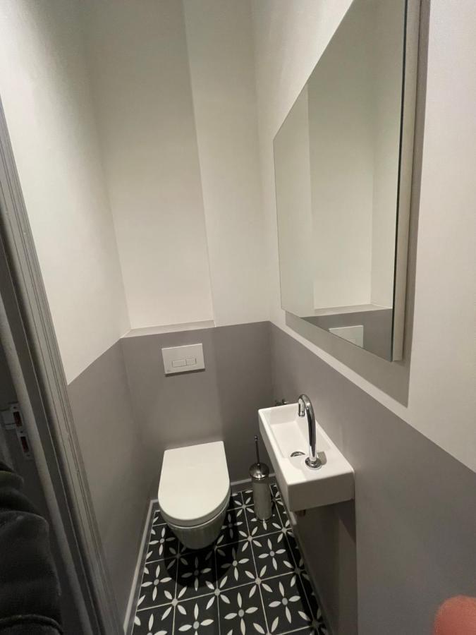 Le Village D'Ezra Anderlecht Bagian luar foto
