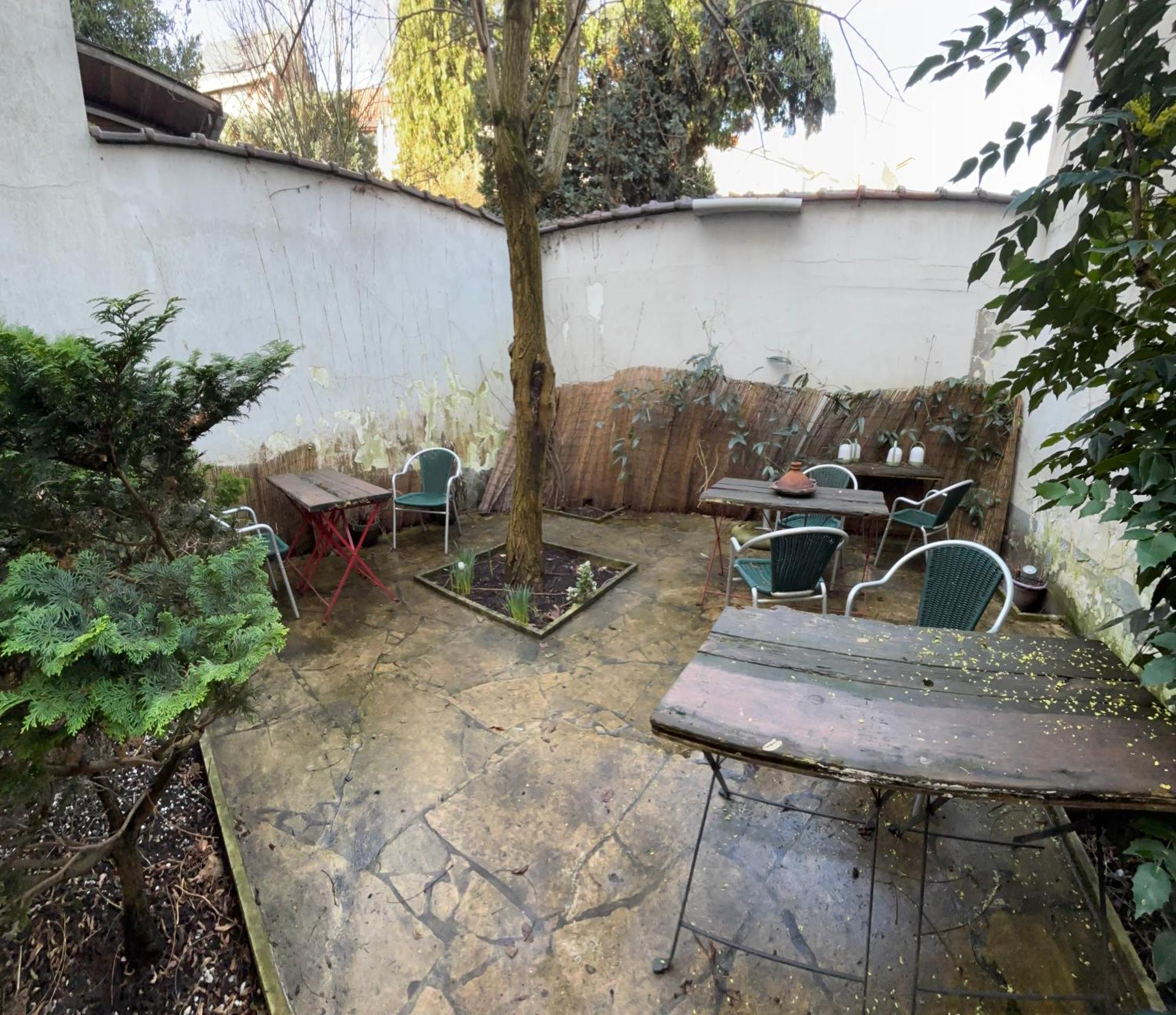 Le Village D'Ezra Anderlecht Bagian luar foto